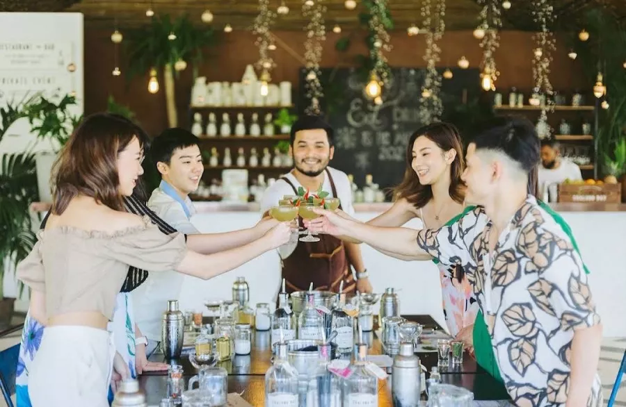 Ресторан The Distillery Phuket в Пхукете: Restaurant, Bar, Thai Cuisine, Ресторан, Бар, Тайская Кухня,