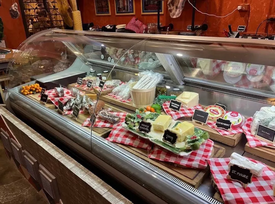 Ресторан Cava Bien Marche в Пхукете: Ресторан, Французская Кухня, Вино, Restaurant, Wine, French Cuisine,