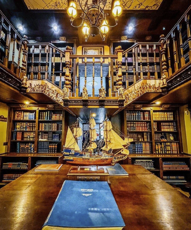 Книжный магазин "Книжная Капелла"