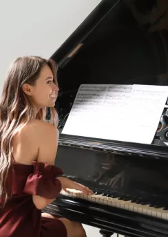 Киношкола Sanat Akademi в Стамбуле: Киношкола, Актёрское мастерство, Сценическая роль, Сценические движения, Сценический бой, Творчество, Телевиденье, Ораторское искусство, Курсы, Кино, Кинематограф, Драматургия ,
