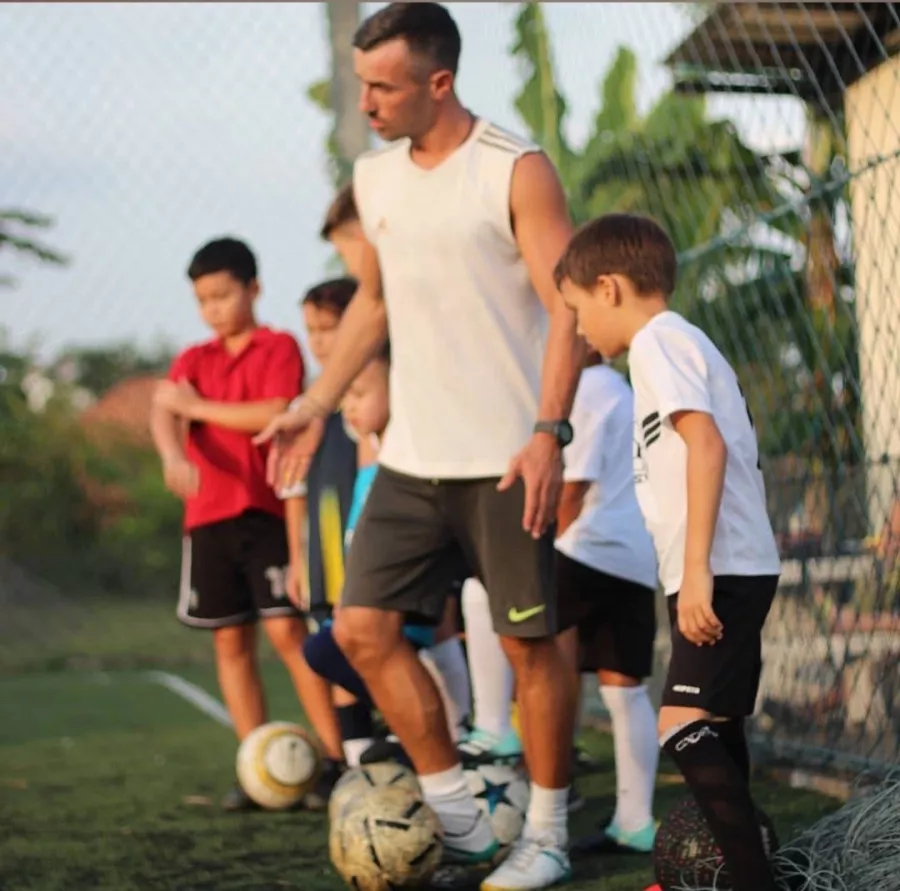 Футбольное Поле KB Football Club Chalong в Пхукете: Стадион, Тренировка, Футбол, Турнир,