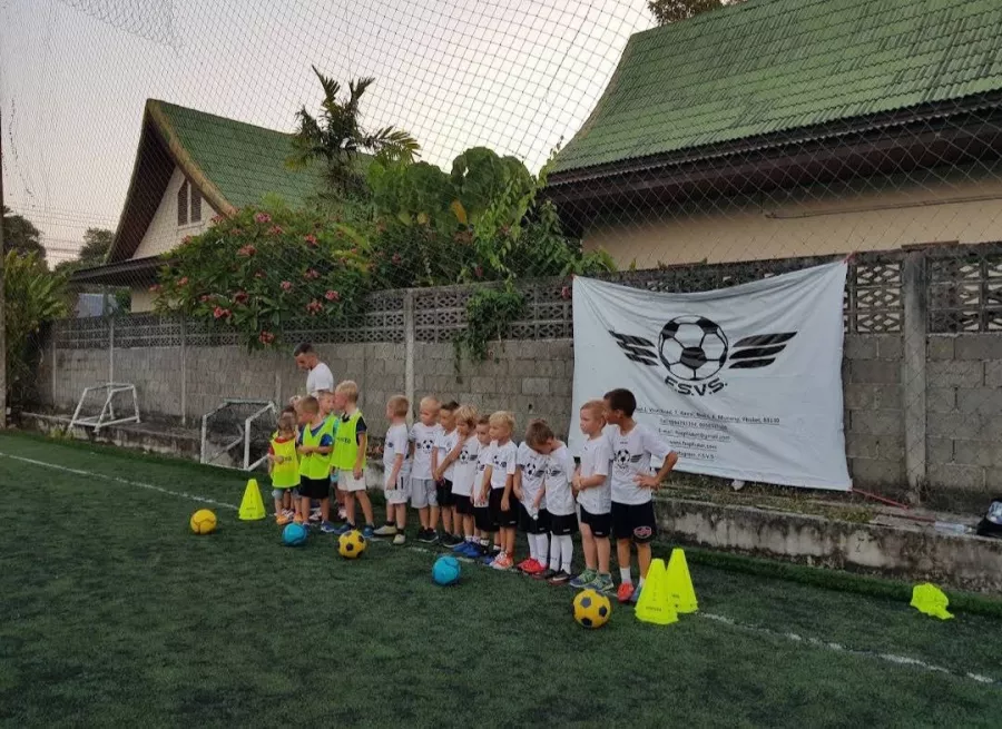 Футбольное Поле KB Football Club Chalong в Пхукете: Стадион, Тренировка, Футбол, Турнир,