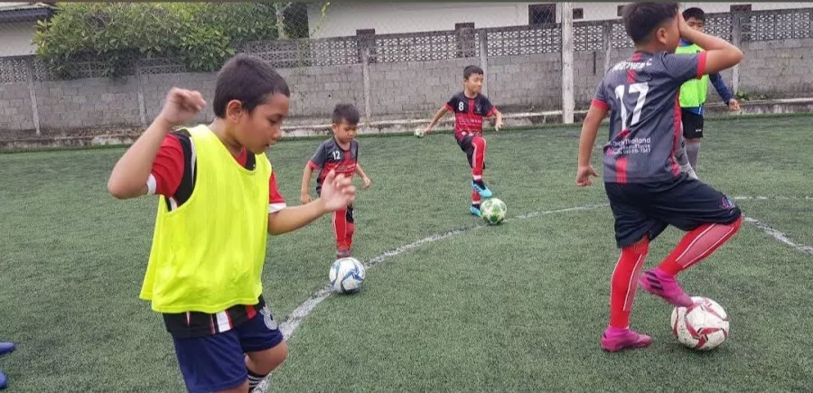 Футбольное Поле KB Football Club Chalong в Пхукете: Стадион, Тренировка, Футбол, Турнир,