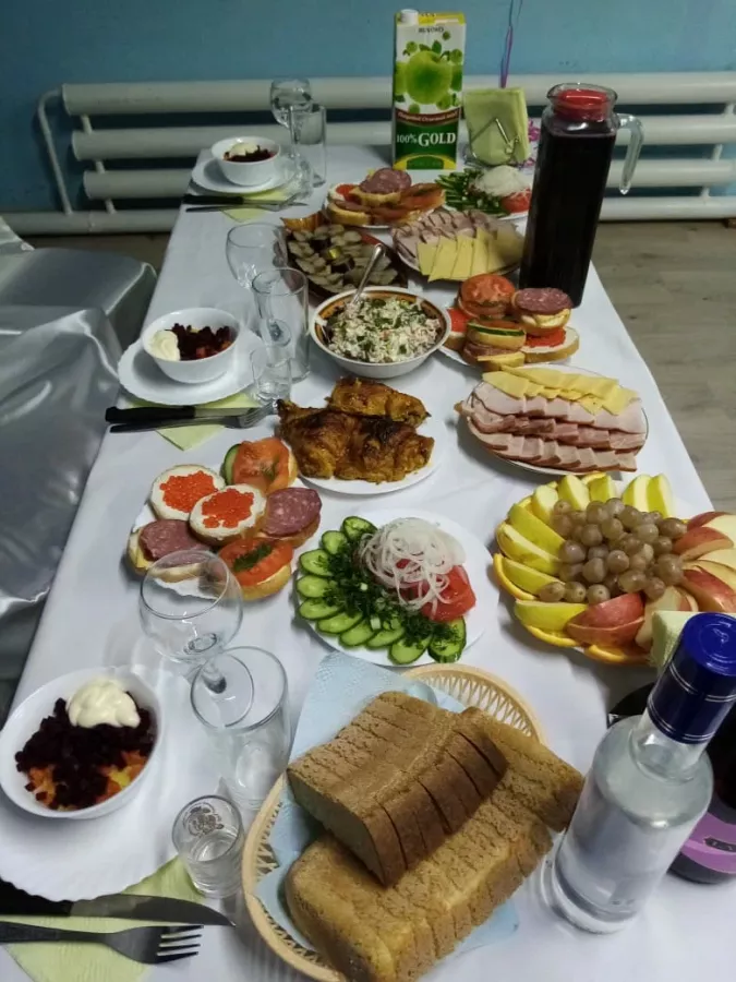 Кафе Маяк в Омске: Еда навынос, День рождение, Алкоголь, Русская кухня, Кофе с собой, Вкусно, Оплата картой, Wi-Fi, Гостиница, Coffee to go, Банкеты,