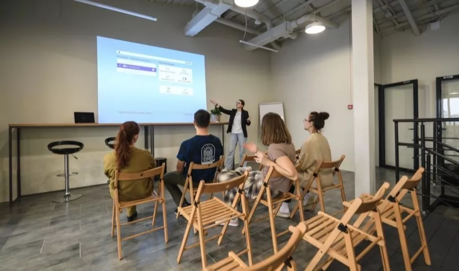 Коворкинг Параллель в Казани: Бизнес, Бизнес центр, Место для работы, Рабочее место, Аренда,