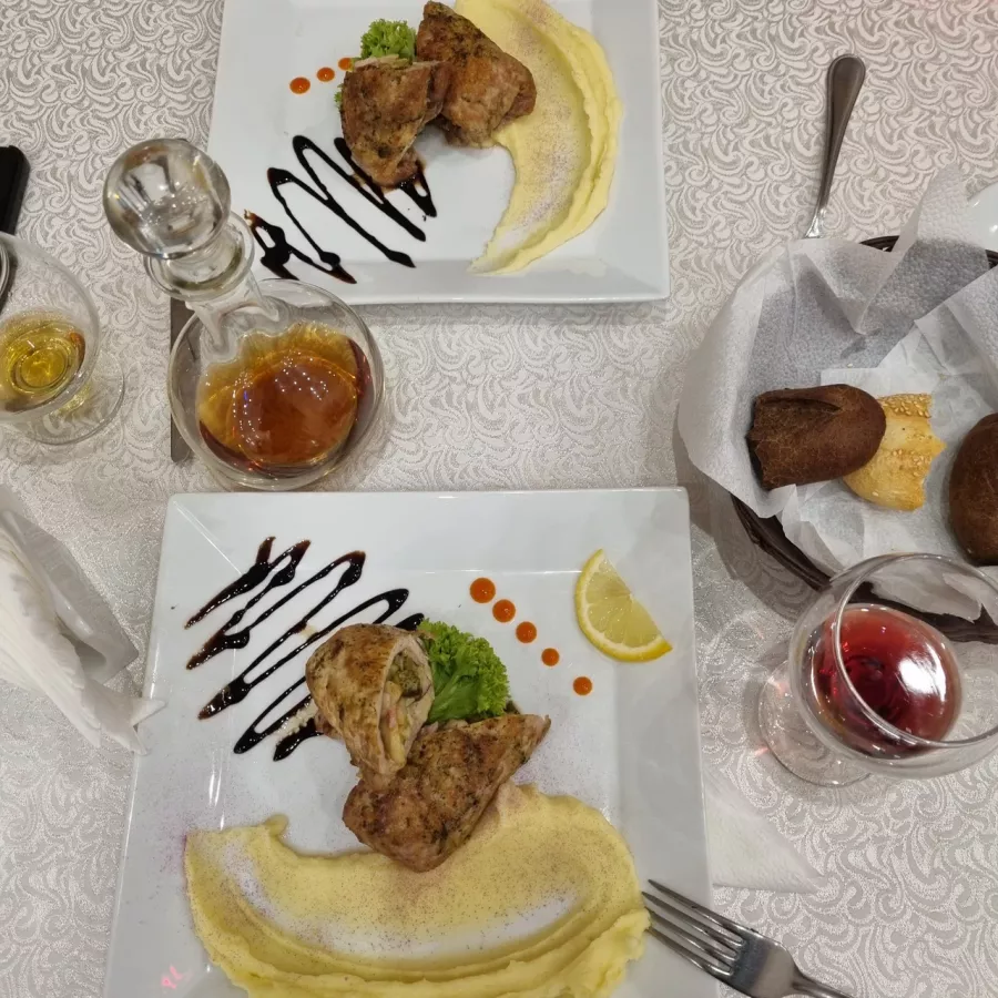 Ресторан Маяк в Волгограде: Кафе, Бар, Паб, Вкусно, Банкетный зал, День рожденя , Парковка, Еда навынос, Летняя веранда, Wi-Fi, Не пропусти,