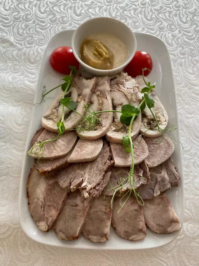 Ресторан Маяк в Волгограде: Кафе, Бар, Паб, Вкусно, Банкетный зал, День рожденя , Парковка, Еда навынос, Летняя веранда, Wi-Fi, Не пропусти,