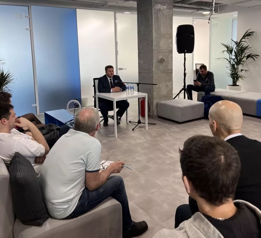 Коворкинг - центр Profit Rooms в Самаре: Аренда рабочих мест, Где работать, Коворкинг, Рабочее место, Место для работы, Аренда помещений, Аренда офиса, Индивидуальный офис, Бизнес центр, Деятельность,
