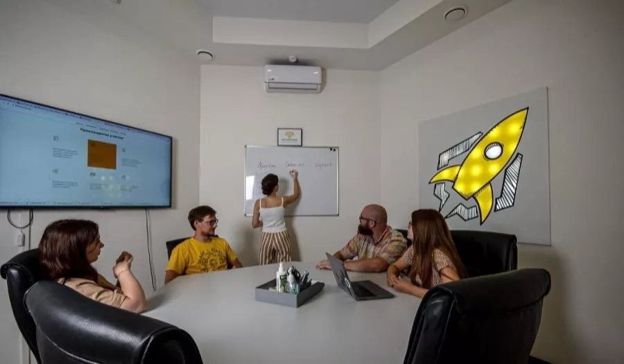 Коворкинг - центр YellowRockets в Самаре: Коворкинг, Аренда рабочих мест, Рабочее место, Где работать, Место для работы, Аренда офиса, Аренда кабинета, Бизнес центр, Индивидуальный офис, Деятельность,
