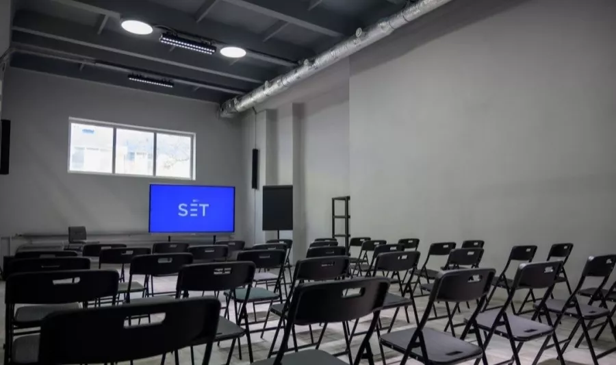Коворкинг Set.space в Астрахани: Рабочее место, Для работы, Коворкинг, Место для работы, Аренда рабочих мест, Аренда, Аренда офиса, Аренда кабинета, Индивидуальный кабинет, Тихое место,
