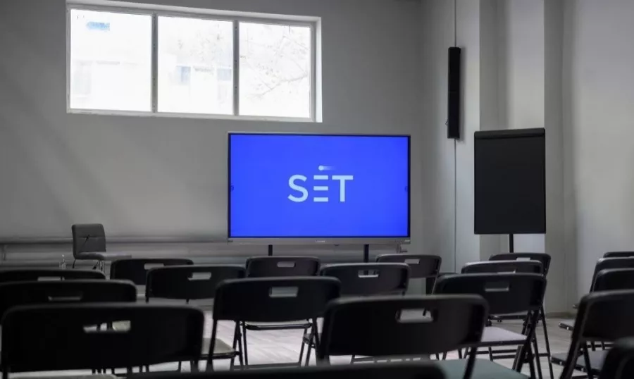 Коворкинг Set.space в Астрахани: Рабочее место, Для работы, Коворкинг, Место для работы, Аренда рабочих мест, Аренда, Аренда офиса, Аренда кабинета, Индивидуальный кабинет, Тихое место,