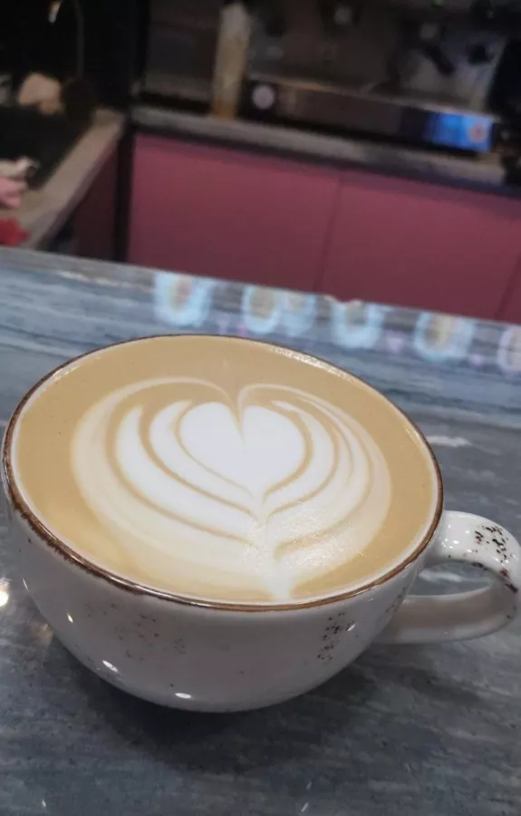 Кофейня-коворкинг Deep Coffe в Владивостоке: Кофейня коворкинг, Коворкинг, Кофейня, Кафе коворкинг, Кофе, Место для работы, Где работать, Рабочее место,