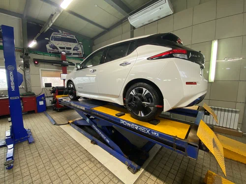 Автосервис Hi-Tech в Владивостоке: СТО, Кузовной Ремонт , Чернение Резины, Сварочные Работы, Хранение Шин, Химчистка Салона, Шиномонтаж , Развал-Схождение , Мойка Автомобиля , Ремонт Автокондиционера, Бронирование Стекол, Ремонт Двигателя, Замена Масла, Покраска Автомобиля , Установка Практроника , Тонировка Стекол, Чистка Форсунок, Заказ Запчастей, Шумоизоляция Автомобиля, Замена ГРМ, Заправка Автокондиционера,