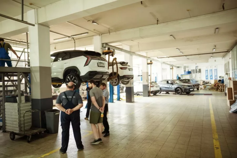 Автосалон К-Ралли - Geely в Новороссийске: СТО, Чип-тюнинг, Заправка Автокондиционера, Тонировка Стекол, Ремонт Ходовой, Ремонт АКПП, Ремонт КПП, Промывка Инжектора, Чистка форсунок, Покраска Автомобиля, Ремонт Двигателя, Замена Масла, Ремонт Автокондиционера,