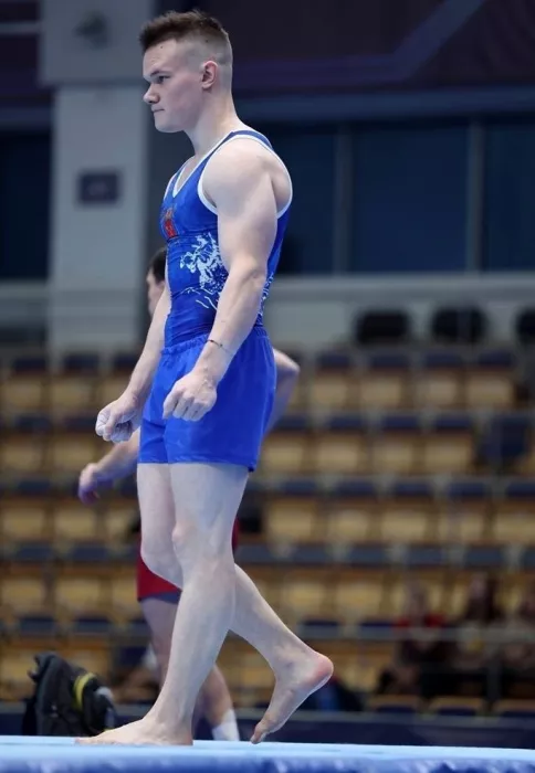 Тренер по гимнастике