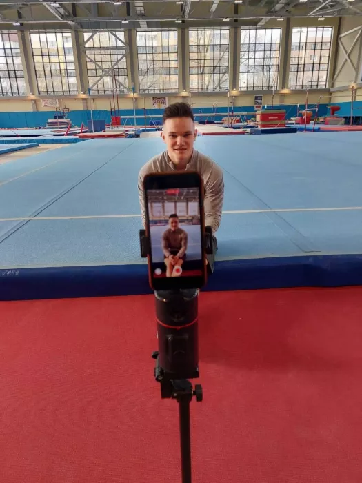 Тренер по гимнастике