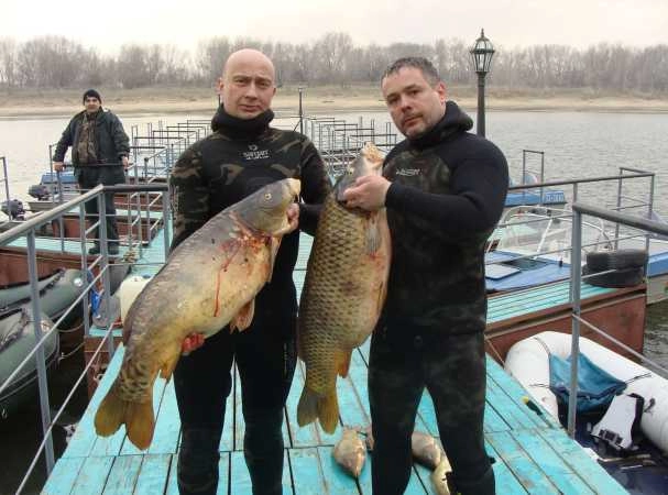 Поплавок. Рыболовный Клуб в Астрахани: Платная Рыбалка, Рыболовный Клуб, Рыбалка в Астрахани, Рыбалка на Катере, Рыбалка на Речке, Рыбалка на Щуку, Рыбалка на Окуня, Рыбалка на Воблу, Рыбалка на Леща, Рыбалка на Сома,