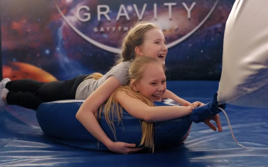 Парк развлечений Gravity в Омске: Парк аттракционов , Парк развлечений , Парк, Семейный отдых , Для детей и взрослых , Детский парк, Детский праздник , Аттракционы , Горки,