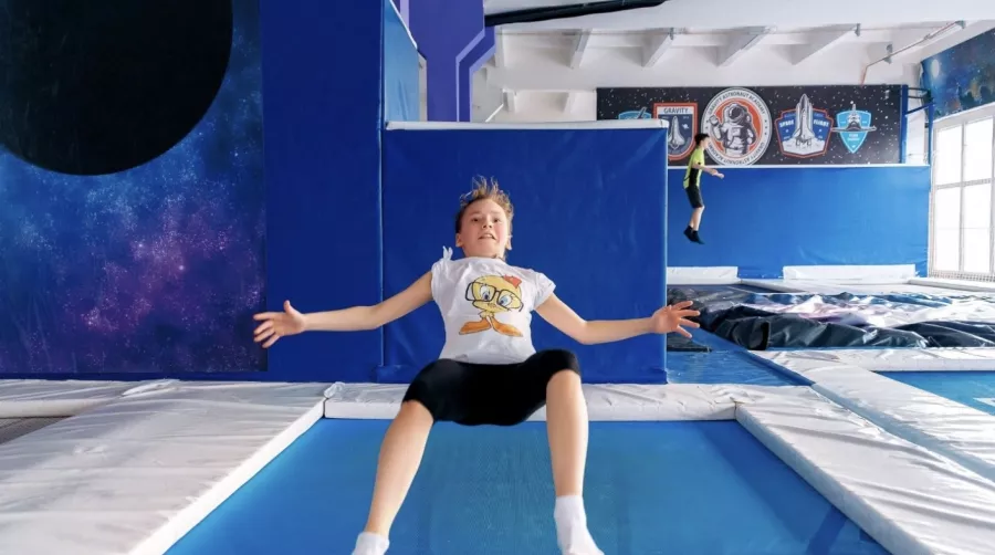 Парк развлечений Gravity в Омске: Парк аттракционов , Парк развлечений , Парк, Семейный отдых , Для детей и взрослых , Детский парк, Детский праздник , Аттракционы , Горки,