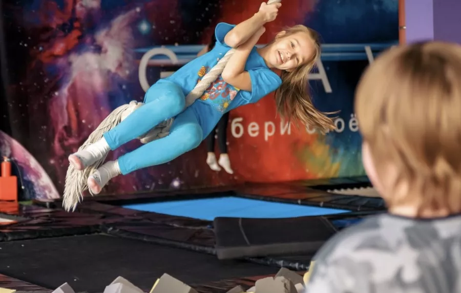 Парк развлечений Gravity в Омске: Парк аттракционов , Парк развлечений , Парк, Семейный отдых , Для детей и взрослых , Детский парк, Детский праздник , Аттракционы , Горки,