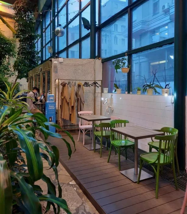 Кофейня-коворкинг Chocolate Bar Secret Garden в Санкт-Петербурге: Бизнес, Место для работы, Десерты, Где работать, Кофейня, Для работы, Кофе, Можно с ноутбуком, Салаты, 