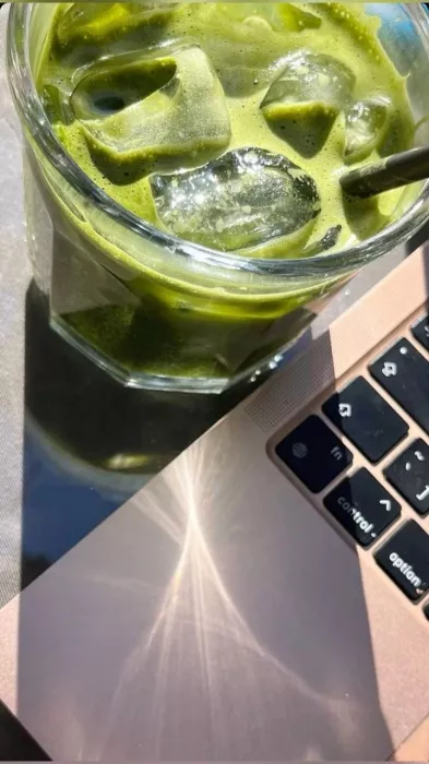 Кофейня-коворкинг Chocolate Bar Secret Garden в Санкт-Петербурге: Бизнес, Место для работы, Десерты, Где работать, Кофейня, Для работы, Кофе, Можно с ноутбуком, Салаты, 