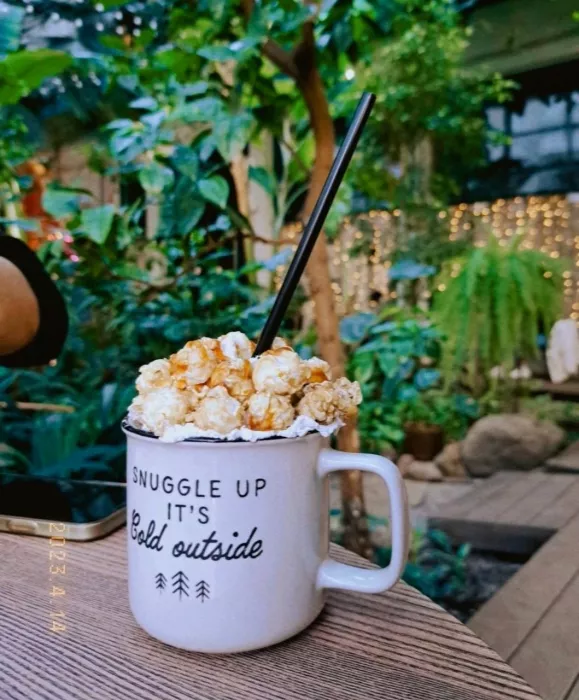 Кофейня-коворкинг Chocolate Bar Secret Garden в Санкт-Петербурге: Бизнес, Место для работы, Десерты, Где работать, Кофейня, Для работы, Кофе, Можно с ноутбуком, Салаты, 