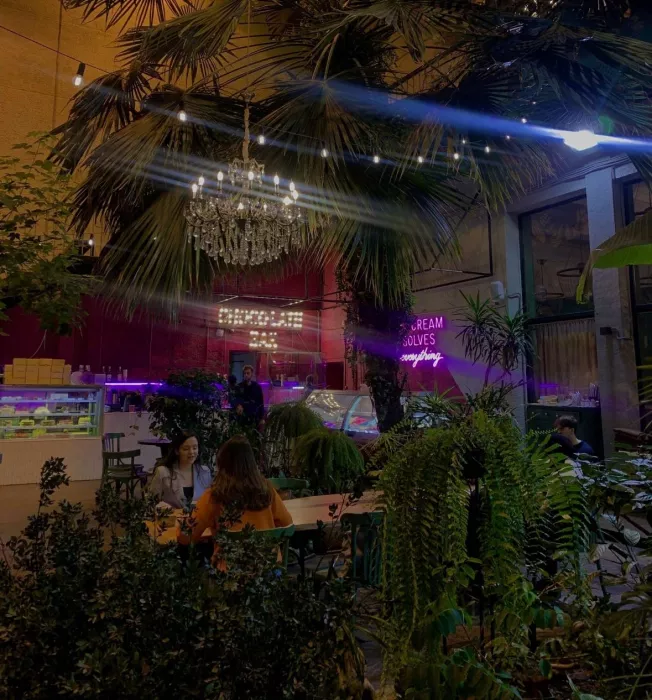 Кофейня-коворкинг Chocolate Bar Secret Garden в Санкт-Петербурге: Бизнес, Место для работы, Десерты, Где работать, Кофейня, Для работы, Кофе, Можно с ноутбуком, Салаты, 