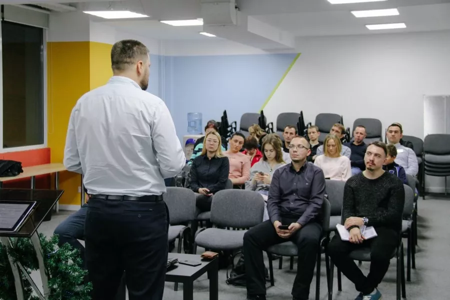 Коворкинг-центр Free people в Екатеринбурге: Коворкинг, Место для работы, Рабочее место, Аренда рабочих мест, Аренда офиса , Аренда кабинета, Аренда помещений, Индивидуальный офис, Где работать, Для работы, Бизнес центр, Деятельность,