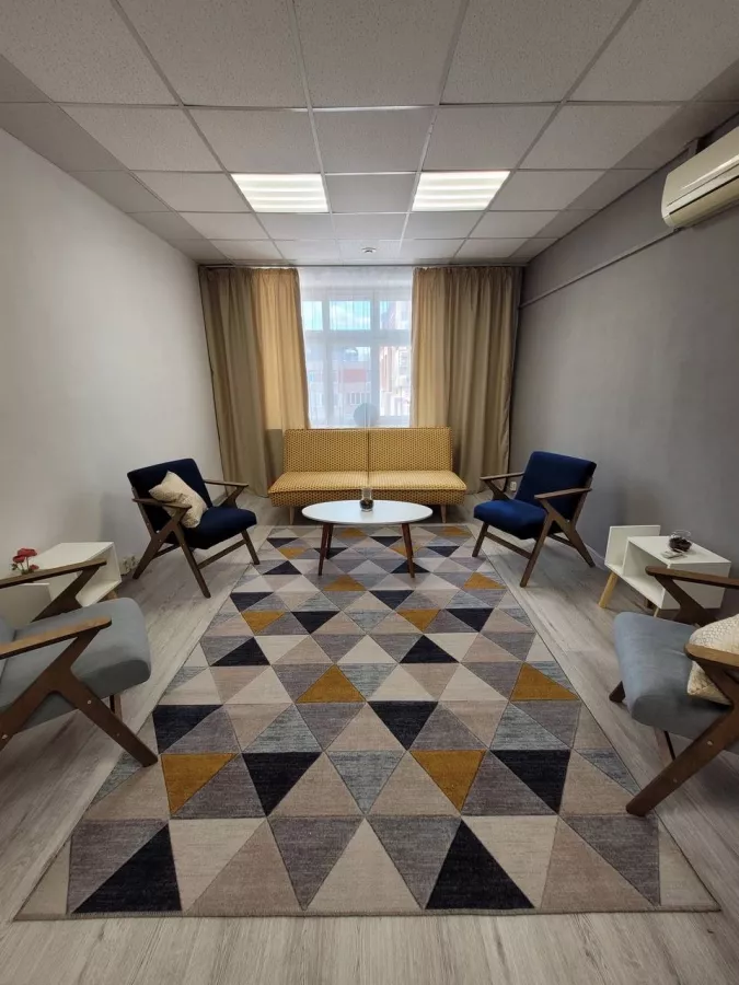 Коворкинг Uwork.place в Екатеринбурге: Коворкинг, Для психолога, Место для работы, Где работать, Рабочее место, Бизнес центр, Деятельность,