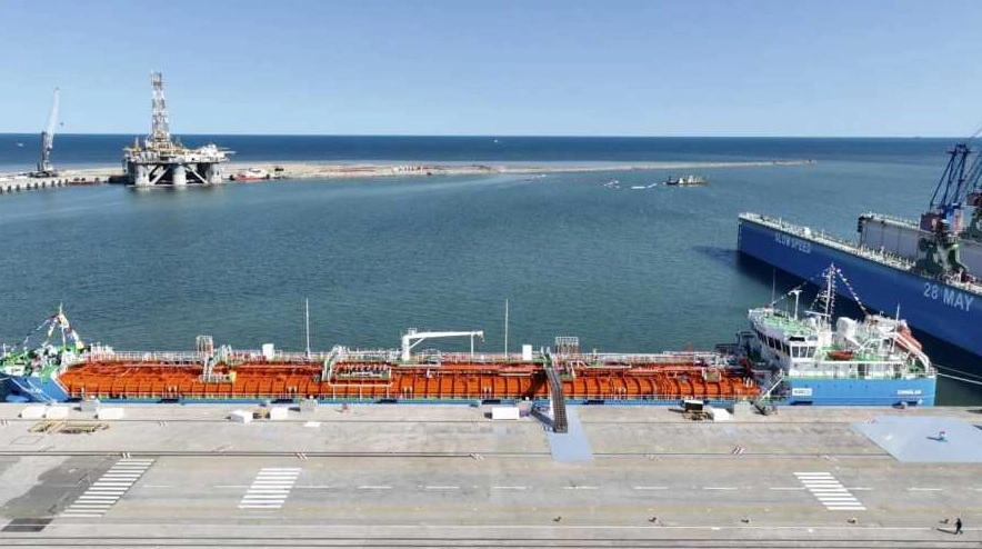 Азербайджанское Каспийское Морское Пароходство в Баку: Портовые Услуги, Судоремонт, Оффшорные Услуги, Транспортный Флот, Отгрузки, Специализированный Флот,