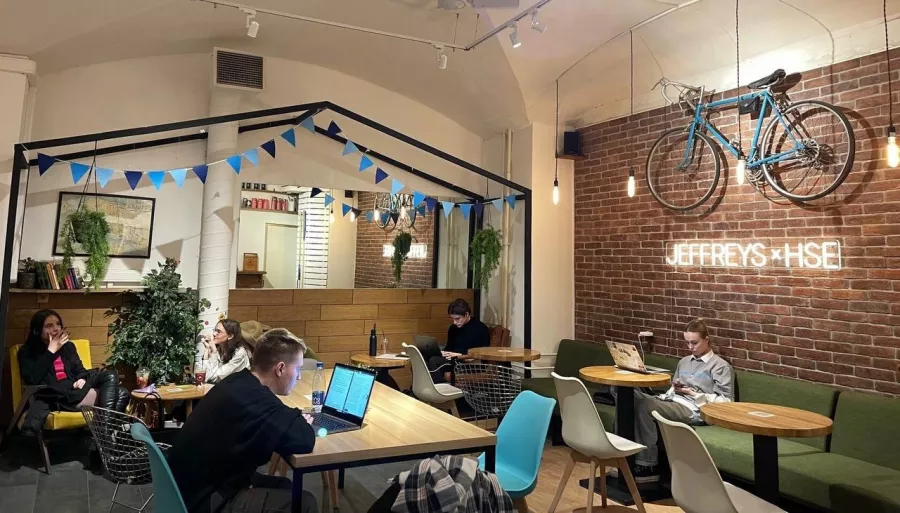 Кофейня-коворкинг Jeffrey`s coffee в Москве: Кофейня-коворкинг, Коворкинг , Можно с ноутбуком , Для работы , Кофе, Кафе, Десерты, Где работать, Рабочее место , Завтрак, Кофе с собой ,