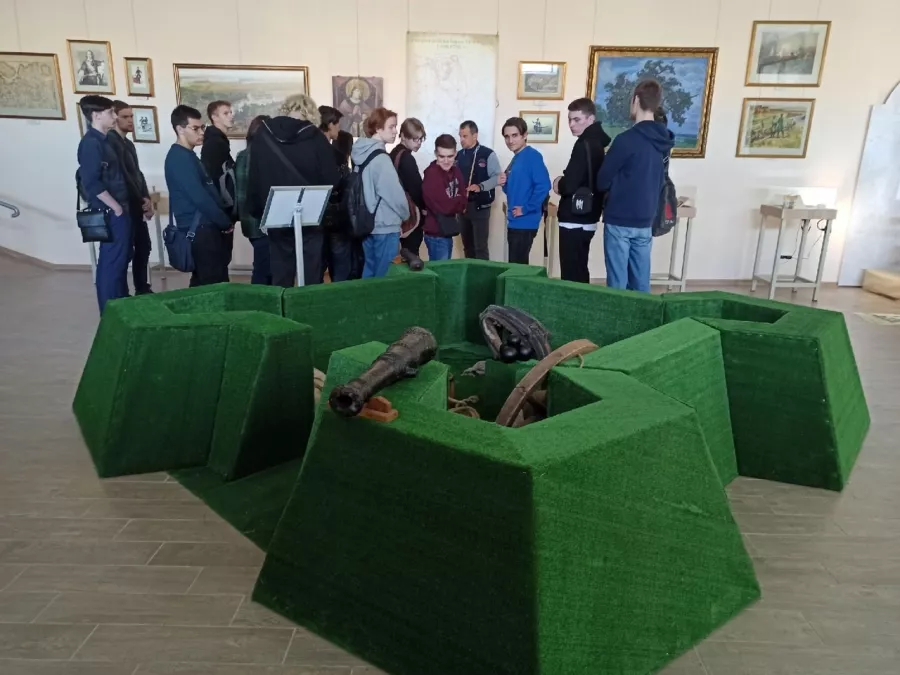 Музей Брянский государственный краеведческий музей в Брянске: Музей, Культура, Чилим, Искусство, История, Виртуальный музей, Прошлое, Искусство России , Современный музей , Выставочный зал , Творчество, Экскурсия,