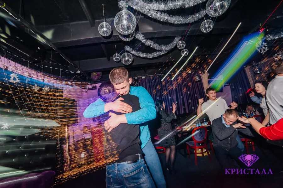 Караоке-клуб КРИСТАЛЛ г. Братск в Братске: Дискотека, Еда навынос, Ресторан, Караоке, Доставка, Корпоратив, Пицца, Европейская кухня, Детское меню, Проектирование, Домашняя кухня, Рыбная кухня, Танцпол, Кофе,