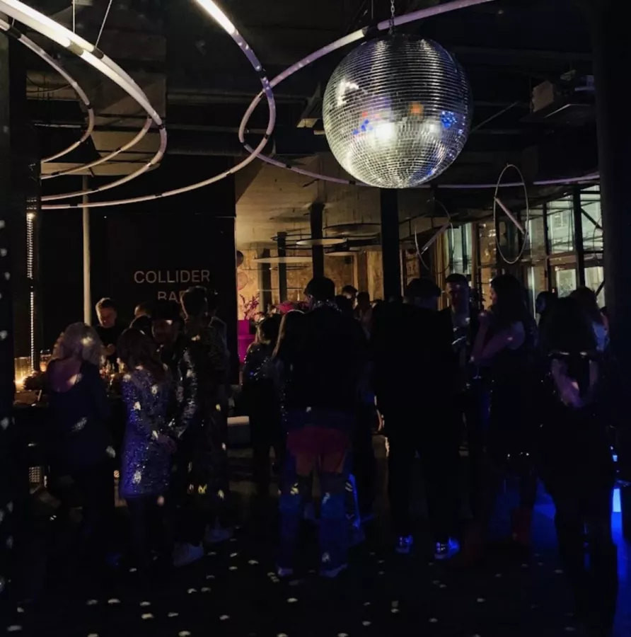 Кофейня- коворкинг Collider в Москве: Можно с ноутбуком , Кофейня- коворкинг , Кофейня, Кофе, Кафе, Десерты , Место для работы , Для работы , Тихое место , Фрилансер , Деятельность, Ресторан,