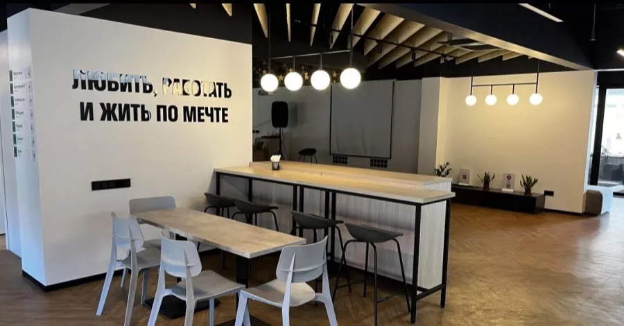 Коворкинг House в Калининграде: Аренда рабочих мест, Место для работы, Где работать, Для работы, Аренда офиса, Аренда кабинета, Коворкинг, Фрилансер, Бизнес центр, Деятельность,