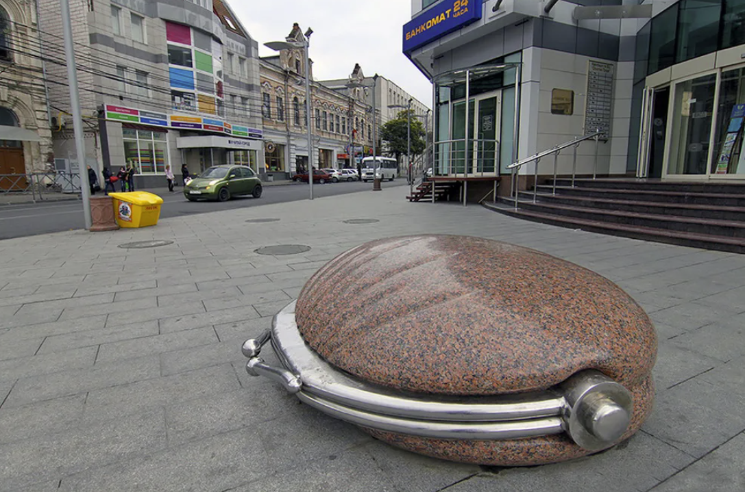 Памятник "Кошелёк"