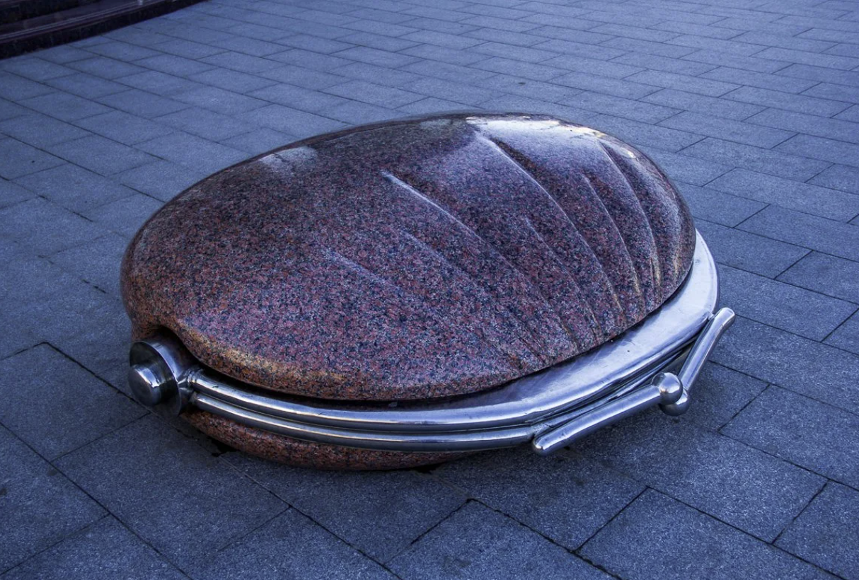 Памятник "Кошелёк"