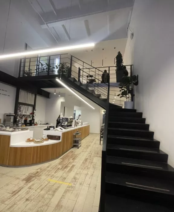 Кофейня- коворкинг Bloom n-brew в Москве: Бизнес, Можно с ноутбуком, Кофе, Коворкинг, Кофейня, Кафе, Место для работы, Где работать, Для работы, 