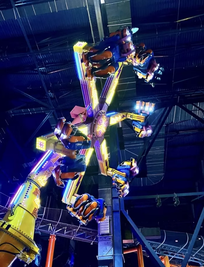 Парк аттракционов Град