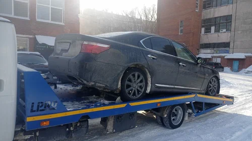 Эвакуация автомобилей Служба эвакуации в Омске: Эвакуация Мототехники, Эвакуация Снегоходов, Эвакуация Квадроциклов, Запуск Двигателя, Замена Колес, Подвоз Топлива, Междугородная Эвакуация,