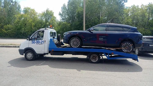 Эвакуация автомобилей Служба эвакуации в Омске: Эвакуация Мототехники, Эвакуация Снегоходов, Эвакуация Квадроциклов, Запуск Двигателя, Замена Колес, Подвоз Топлива, Междугородная Эвакуация,