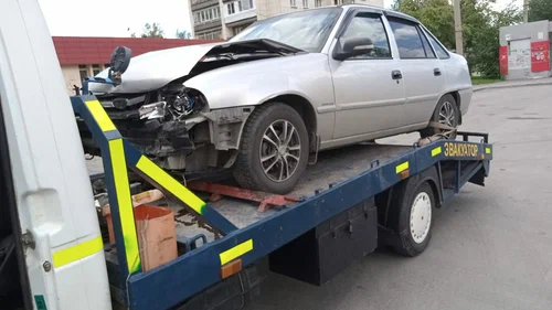 Эвакуация автомобилей Помогаторъ в Екатеринбурге: Подвоз Топлива, Запуск Двигателя, Замена Колес, Заряд Аккумулятора, Отогрев Автомобиля, Междугородные Перевозки, Прикур Автомобиля,