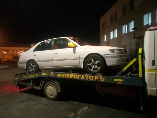 Эвакуация автомобилей Помогаторъ в Екатеринбурге: Подвоз Топлива, Запуск Двигателя, Замена Колес, Заряд Аккумулятора, Отогрев Автомобиля, Междугородные Перевозки, Прикур Автомобиля,