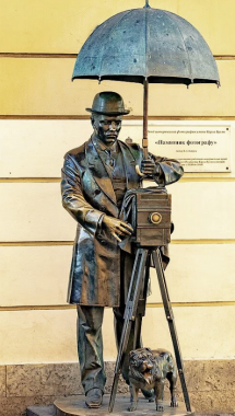 Памятник «Петербургский фотограф» 
