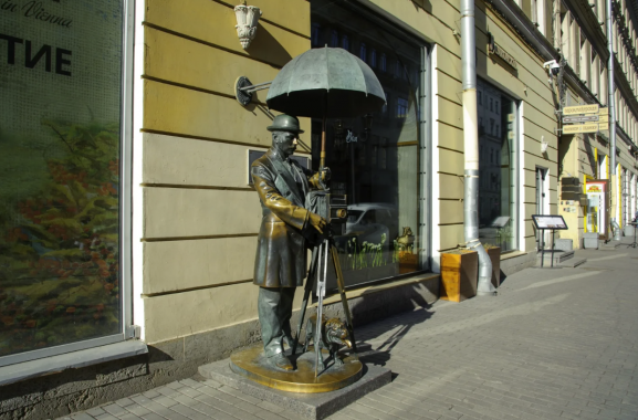 Памятник «Петербургский фотограф» 