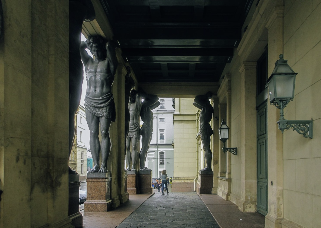 Памятник «Атланты Эрмитажа» 