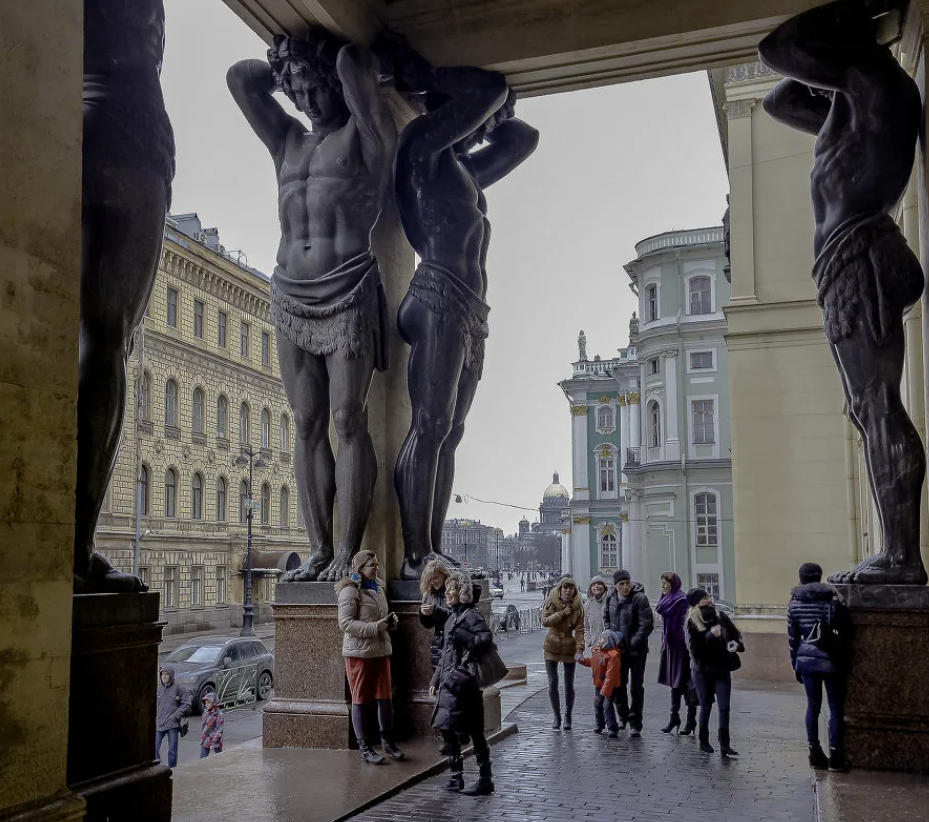 Памятник «Атланты Эрмитажа» 