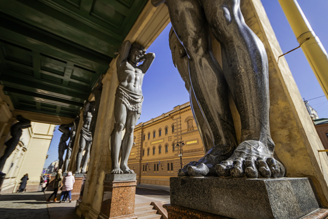 Памятник «Атланты Эрмитажа» 