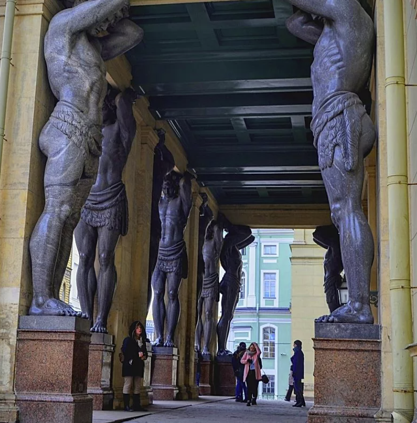 Памятник «Атланты Эрмитажа» 